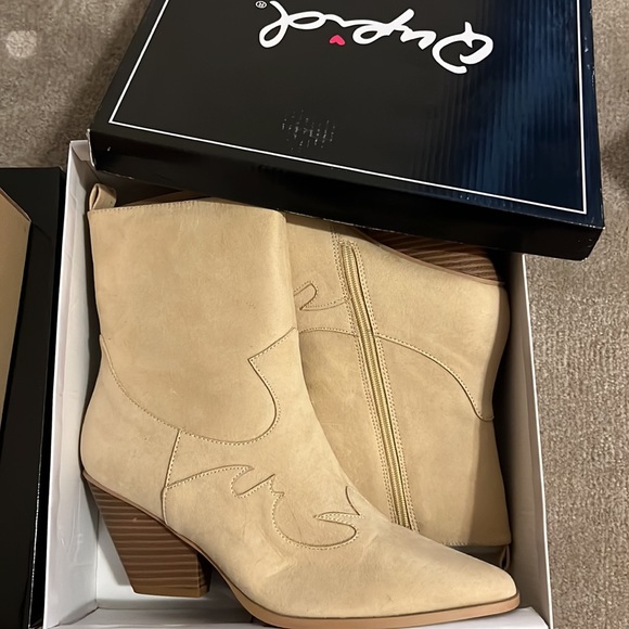 Qupid Down in Dallas Embroidered Cowboy Booties Brand New in Box size 10 - Picture 2 of 6